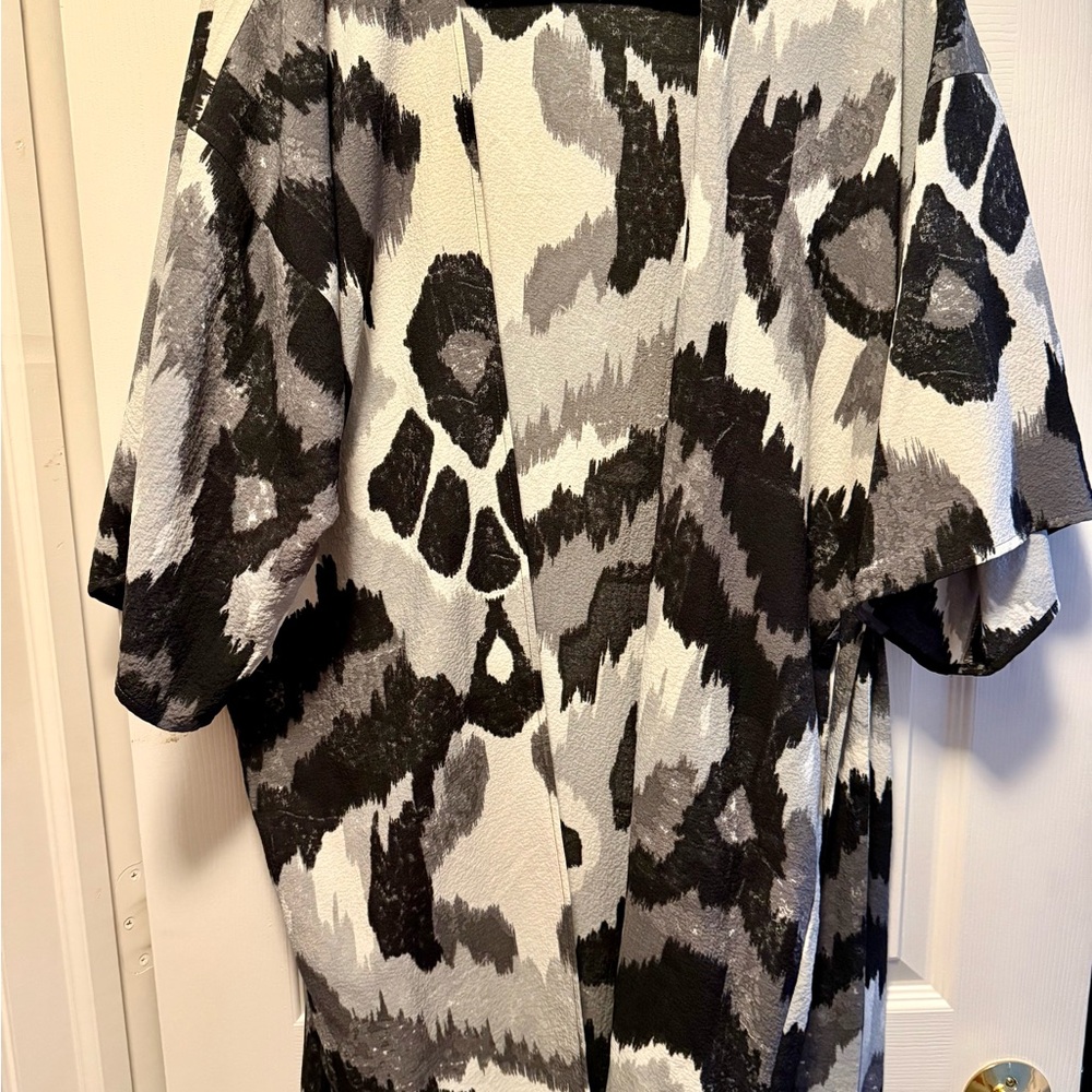 Sonoma Black and Gray Patterned Top